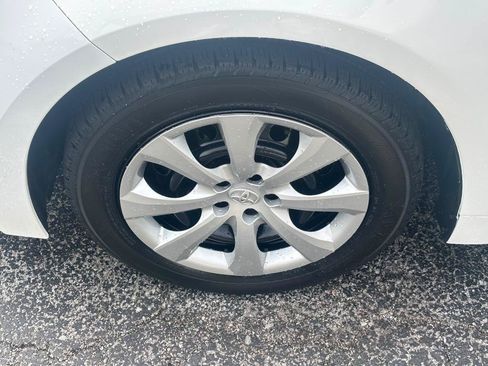 Used 2021 Toyota Corolla LE w/ Carpet Mat Package (TMS) FWD image 10