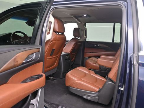 Used 2019 Cadillac Escalade ESV Luxury image 11
