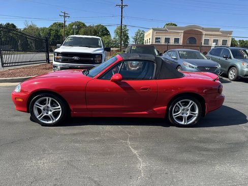 Used 2005 MAZDA MX-5 Miata w/ Convenience Pkg RWD image 8