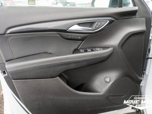 Used 2023 Buick Envision Essence w/ Sport Touring Package image 17