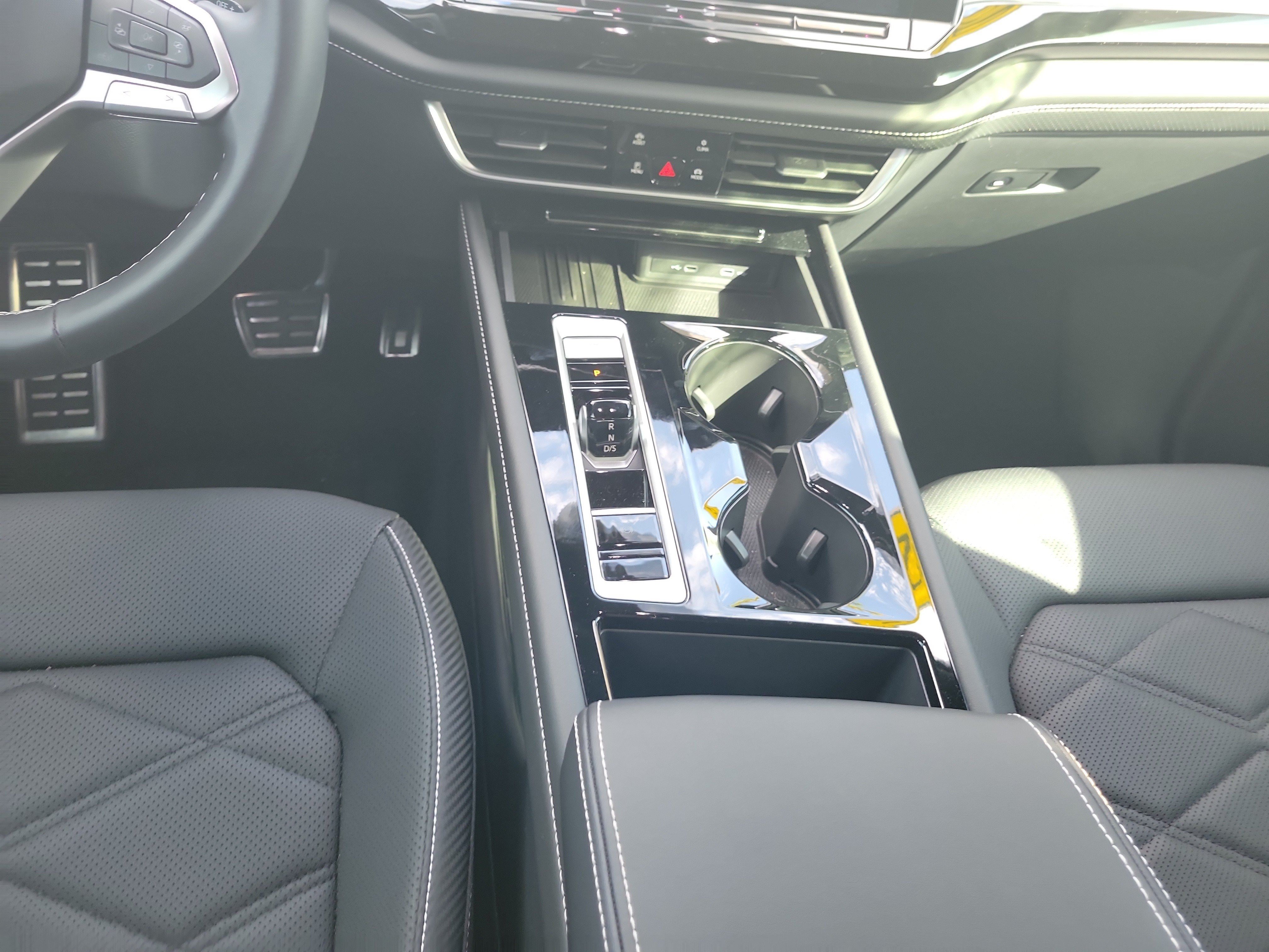 Used 2025 Volkswagen Atlas Cross Sport SE FWD image 20