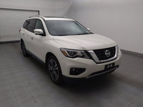 Used 2017 Nissan Pathfinder Platinum w/ Family Entertainment Package AWD/4WD image 13