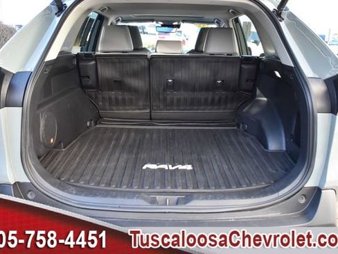 Used 2022 Toyota RAV4 XLE Premium image 9