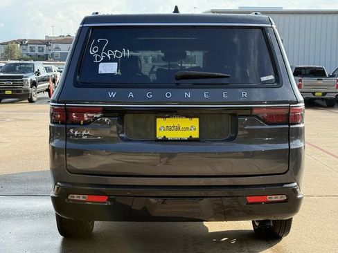 New 2025 Jeep Wagoneer L Series II AWD/4WD image 6