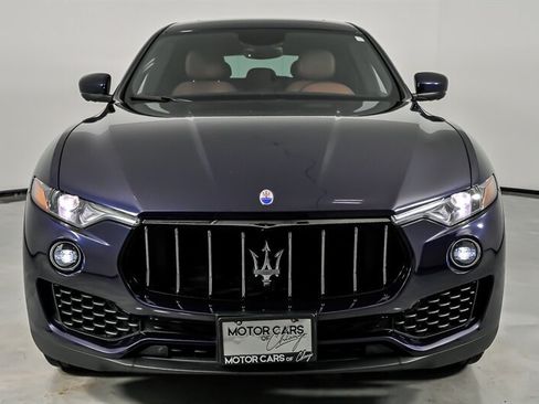 Used 2017 Maserati Levante AWD/4WD image 4