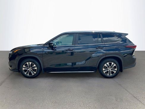 Used 2024 Toyota Highlander XLE FWD image 7