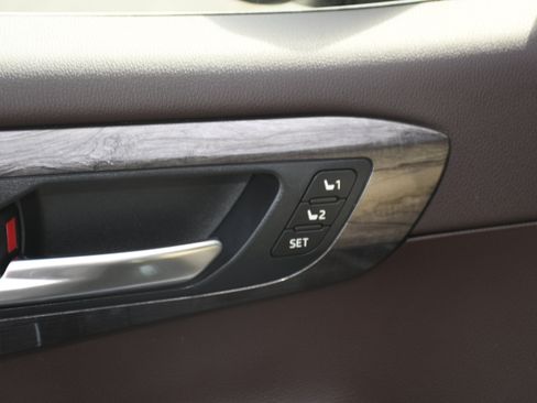 Used 2020 Toyota Highlander Limited image 12