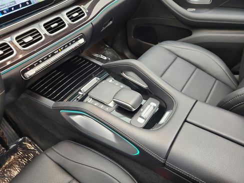 Used 2022 Mercedes-Benz GLS 450 4MATIC image 11