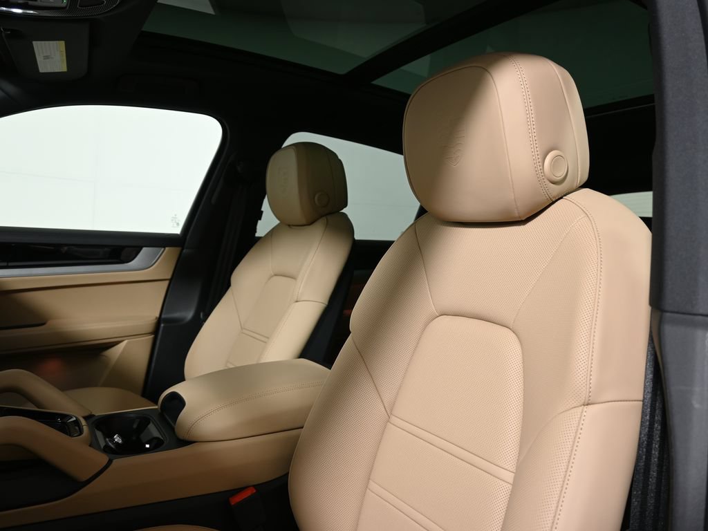 Used 2026 Porsche Cayenne AWD/4WD image 15