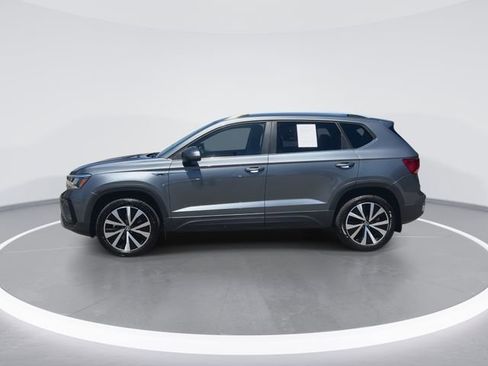 Used 2022 Volkswagen Taos SE FWD image 5