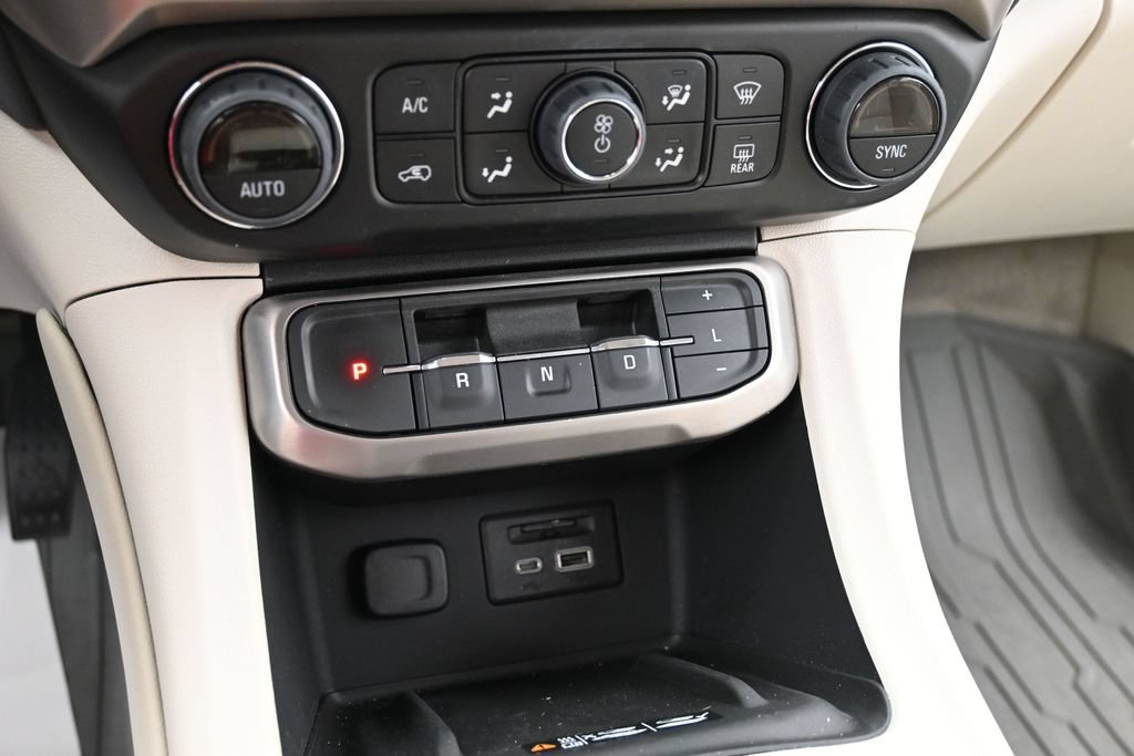 Used 2023 GMC Acadia Denali w/ Denali Ultimate Package AWD/4WD image 11