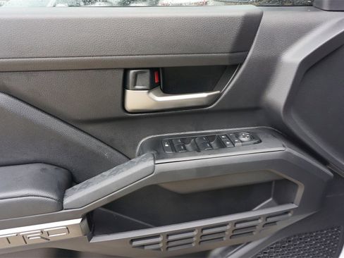 Used 2025 Toyota Tacoma TRD Sport image 4