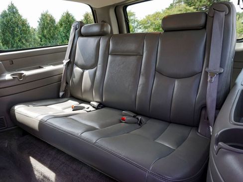Used 2005 GMC Yukon XL 2500 SLT w/ SLT Preferred Equipment Group image 11