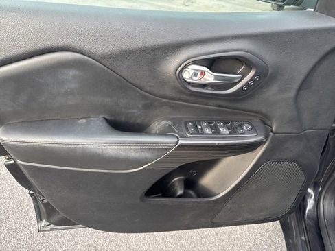 Used 2014 Jeep Cherokee Limited w/ Technology Group image 16