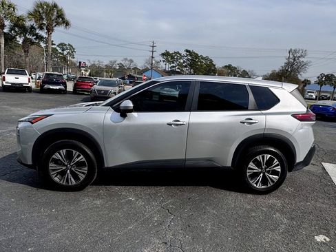 Used 2023 Nissan Rogue SV image 3