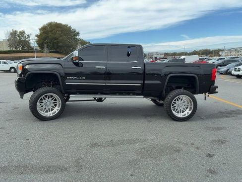 Used 2015 GMC Sierra 2500 Denali w/ Duramax Plus Package image 3