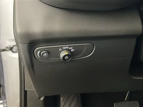 Used 2022 Buick Envision Preferred FWD image 19