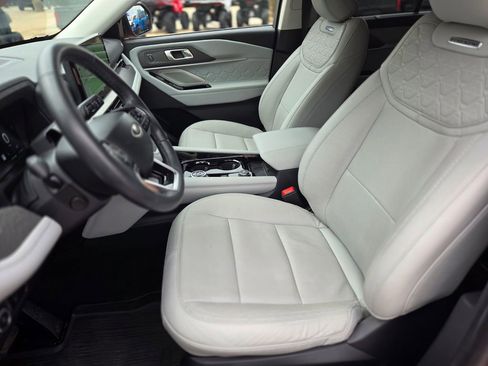 Used 2025 Ford Explorer Platinum w/ Ultimate Package RWD image 19