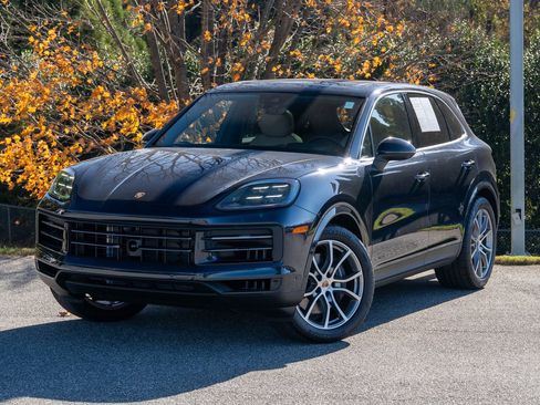 Certified 2025 Porsche Cayenne image 1