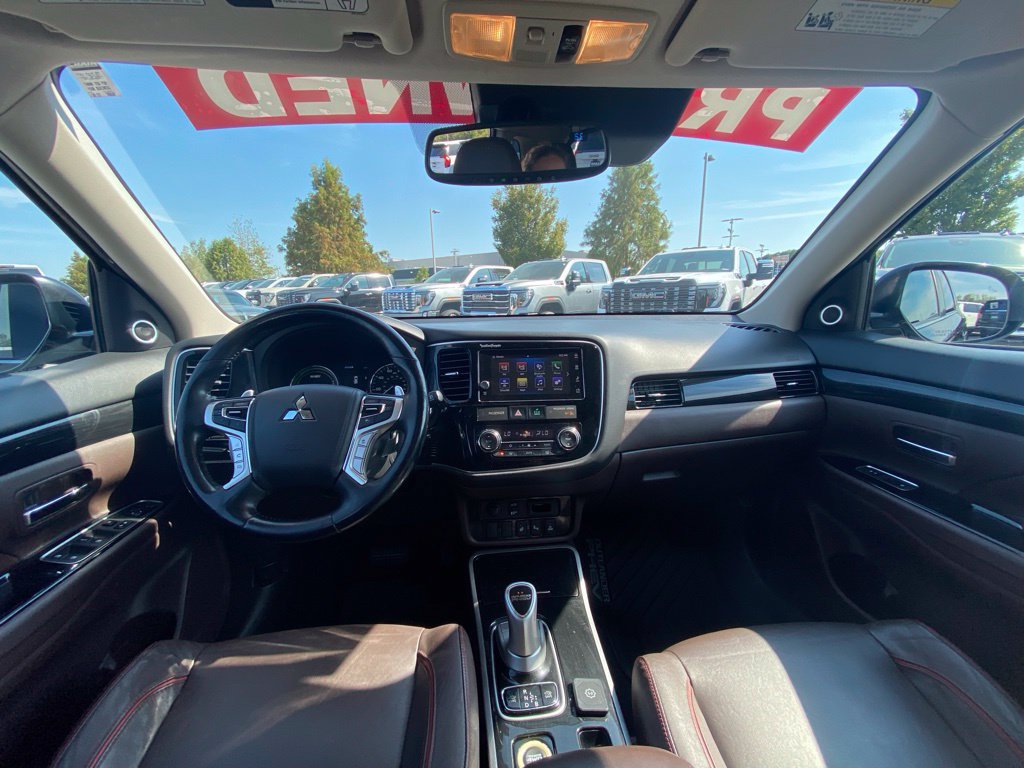 Used 2018 Mitsubishi Outlander GT AWD/4WD image 29