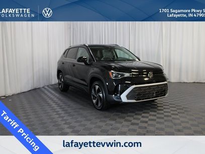 New 2025 Volkswagen Taos SE w/ Panoramic Sunroof Package