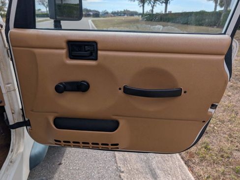 Used 1998 Jeep Wrangler SE image 11