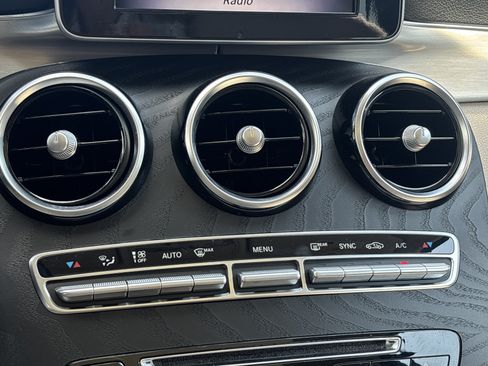 Used 2019 Mercedes-Benz GLC 300 4MATIC image 7