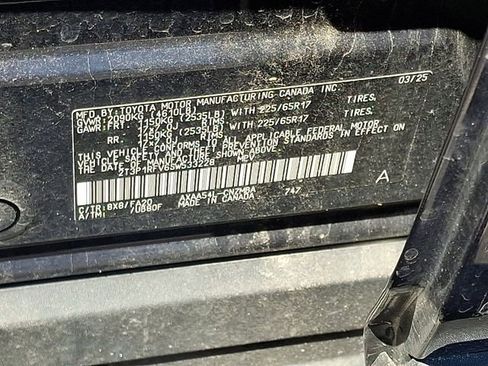 Used 2025 Toyota RAV4 XLE AWD/4WD image 28