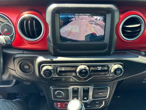 Used 2018 Jeep Wrangler Rubicon w/ Steel Bumper Group AWD/4WD image 17