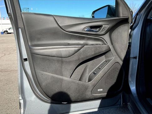 Used 2023 Chevrolet Equinox Premier image 18