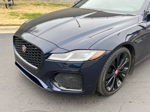 Used 2022 Jaguar XF SE image 11