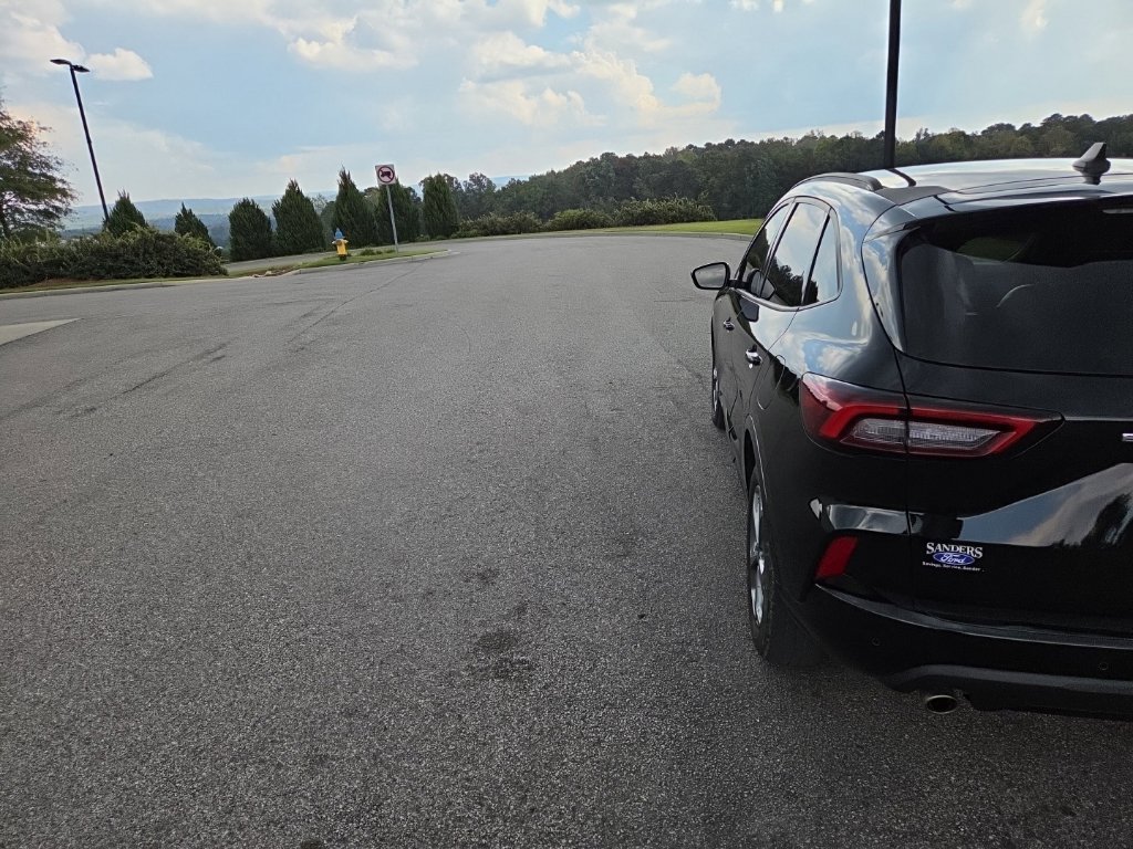 Used 2023 Ford Escape ST-Line w/ Tech Pack #1 FWD image 10