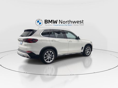 Used 2024 BMW X5 xDrive40i w/ Premium Package AWD/4WD image 4