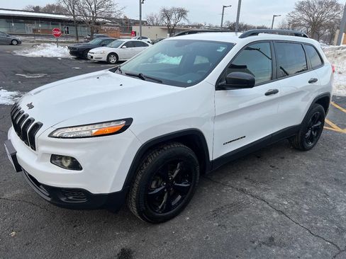 Used 2017 Jeep Cherokee Sport image 6