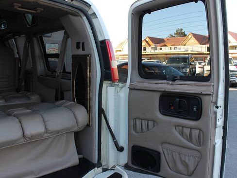 Used 2006 Chevrolet Express 1500 RWD image 35
