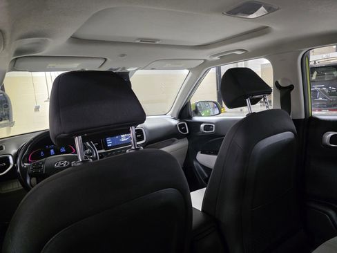 Certified 2023 Hyundai Venue SEL image 15