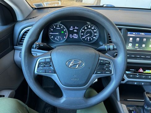 Used 2018 Hyundai Elantra SE w/ SE Connectivity Package 04 FWD image 2