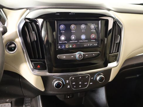 Used 2023 Chevrolet Traverse LS image 5