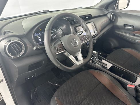 Used 2021 Nissan Kicks SR FWD image 9