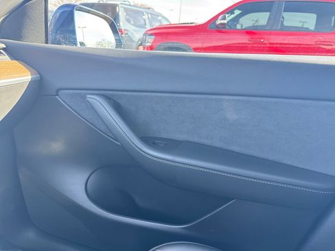 Used 2022 Tesla Model Y Performance image 22