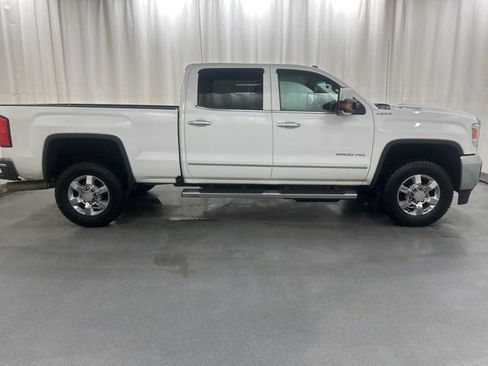 Used 2019 GMC Sierra 2500 SLT w/ Duramax Plus Package image 5