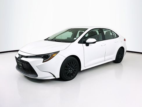 Used 2021 Toyota Corolla LE FWD image 3
