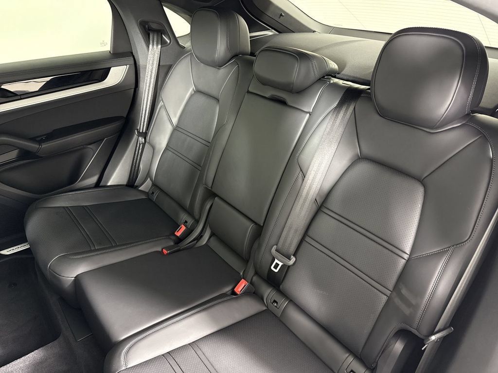 Used 2025 Porsche Cayenne S AWD/4WD image 22