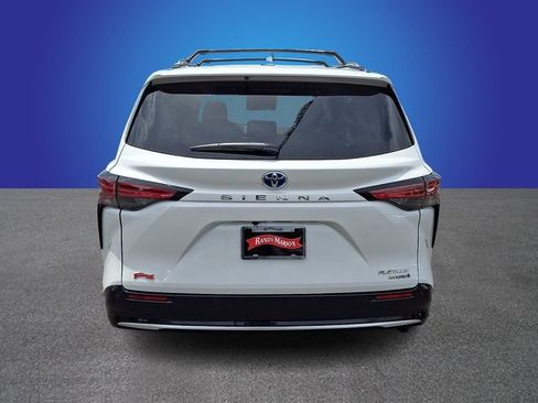 Used 2023 Toyota Sienna Platinum FWD image 6