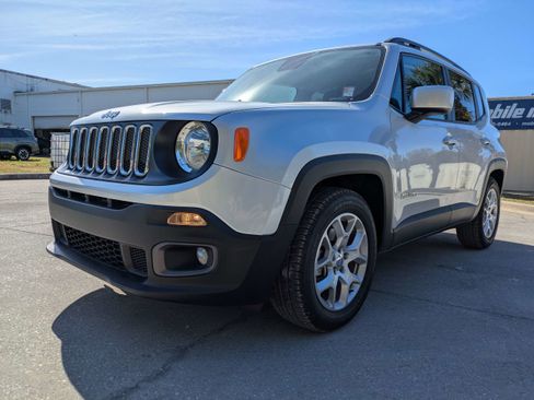Used 2017 Jeep Renegade Latitude image 8