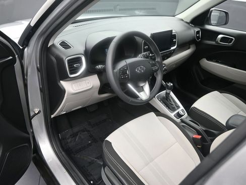 Used 2023 Hyundai Venue SEL w/ Cargo Package FWD image 11