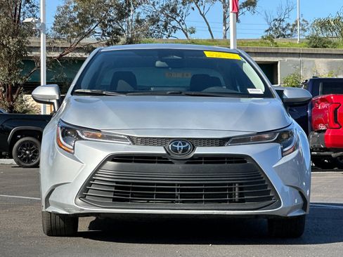 Used 2025 Toyota Corolla LE image 7