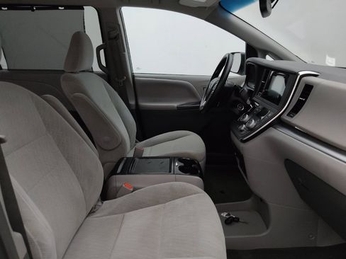 Used 2017 Toyota Sienna LE FWD image 21