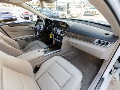 Used 2014 Mercedes-Benz E 350 4MATIC Sedan image 20