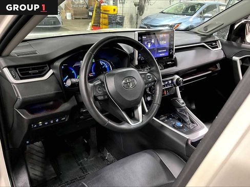 Used 2022 Toyota RAV4 Limited image 18